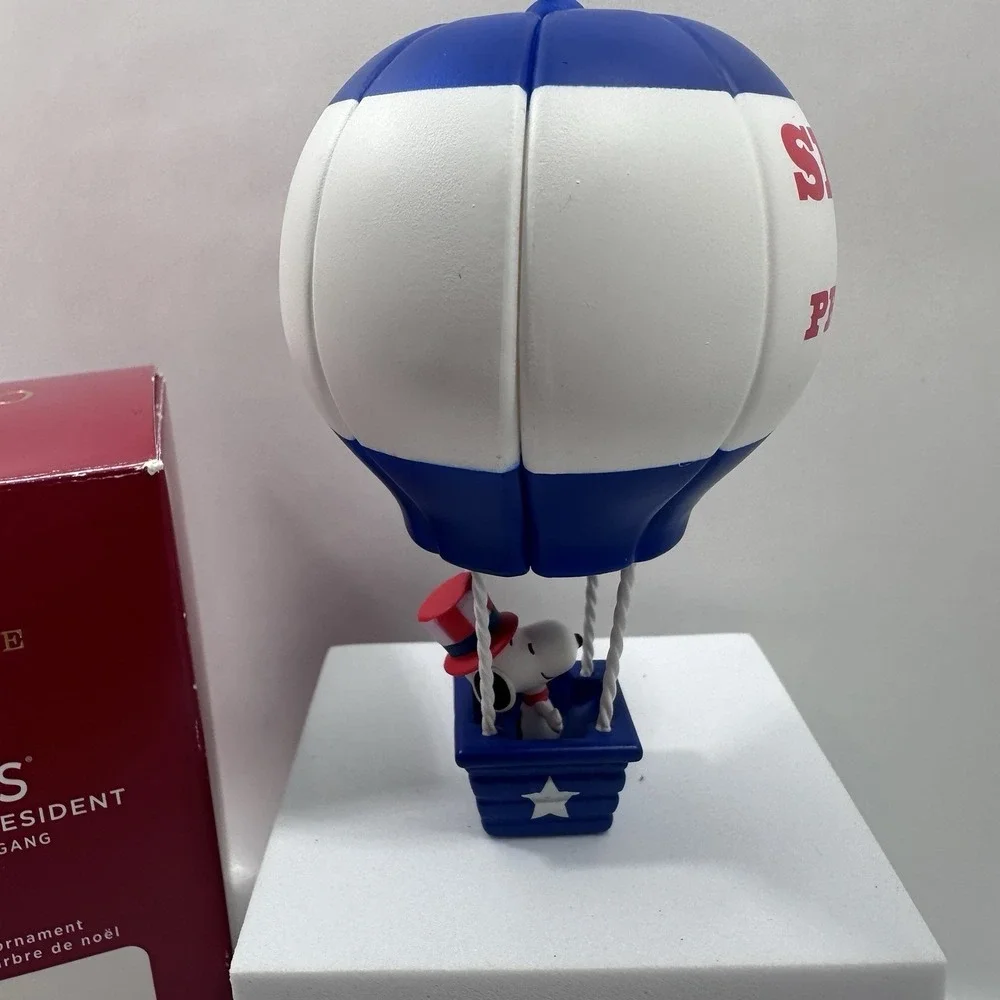 Hallmark peanuts snoopy